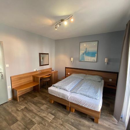 بيلاباتفالفا Kalcit Tourist Motel المظهر الخارجي الصورة